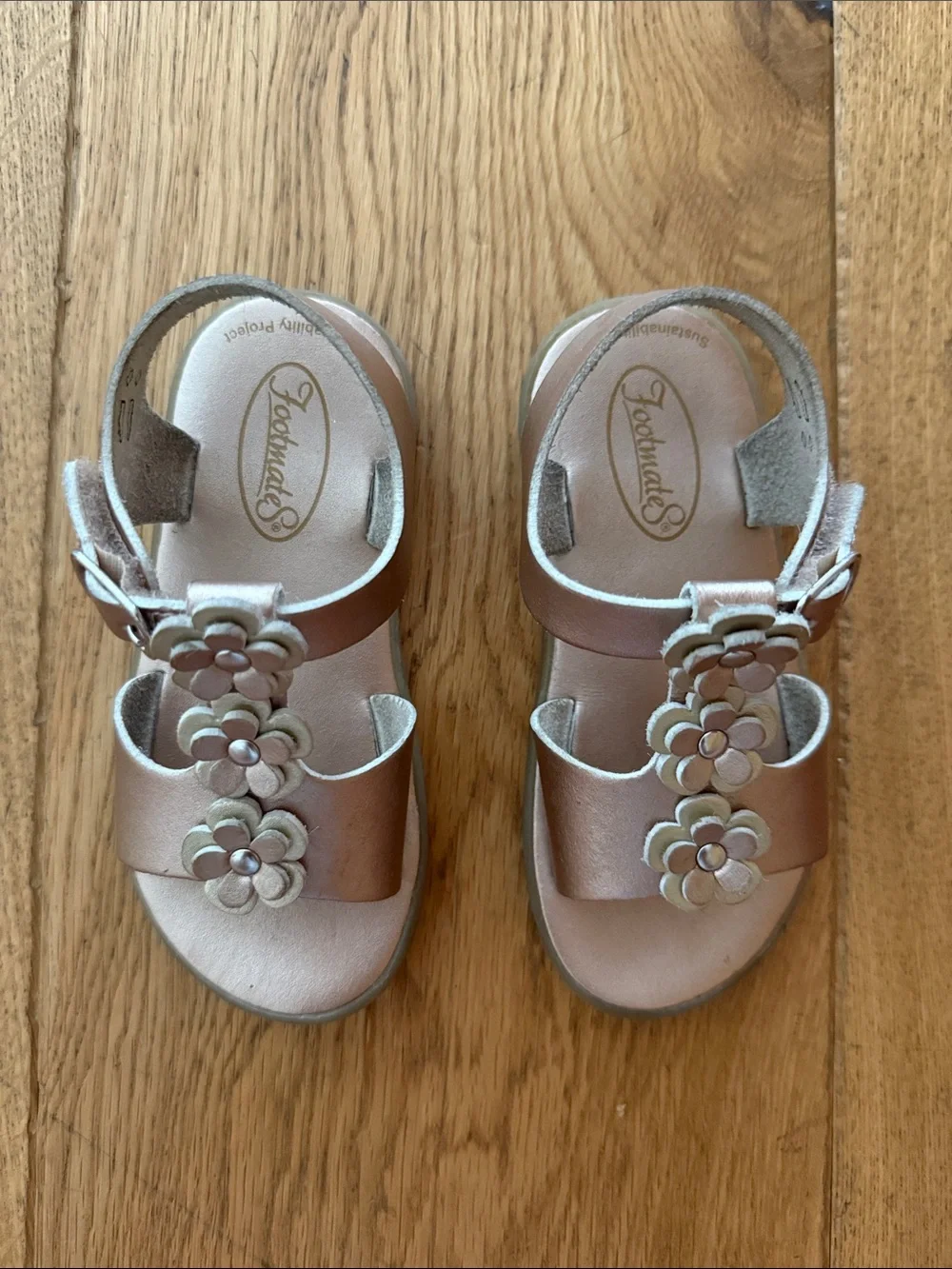 FootMates Kids Metallic Tan Flower Strap Sandals sz 8